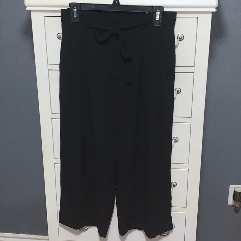 Solid Wide-Leg Tie-Front Capri Pants